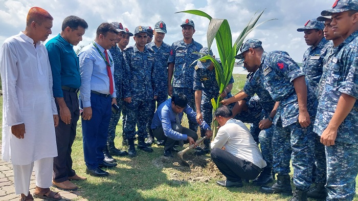 মোংলায় বৃক্ষরোপণ কর্মসুচি পালন পুবালী ব্যাংকের