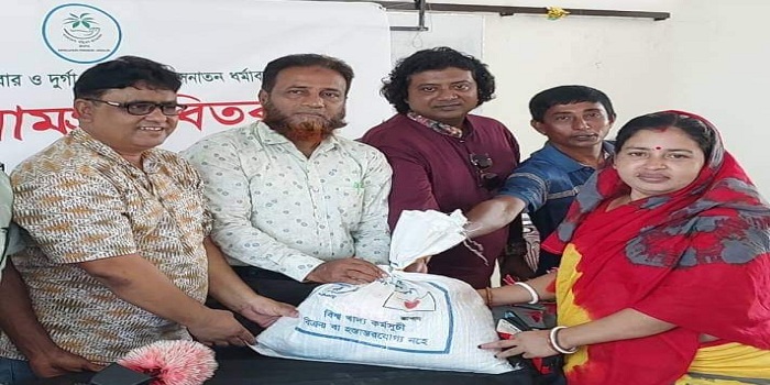 মোংলায় ঘূর্ণিঝড়ে ক্ষতিগ্রস্তদের ও পুজা উপলক্ষে বাপা’র খাদ্য সহায়তা