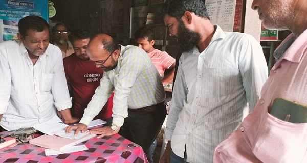 বেশি দামে পণ্য বিক্রি, কুষ্টিয়ায় সার ও ডিম বিক্রেতাকে জরিমানা