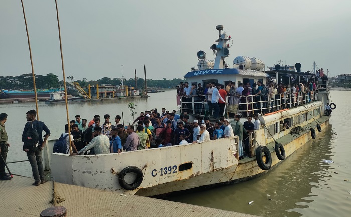 লক্ষ্মীপুর-ভোলা-বরিশাল রুটে নৌযান চলাচল বন্ধ