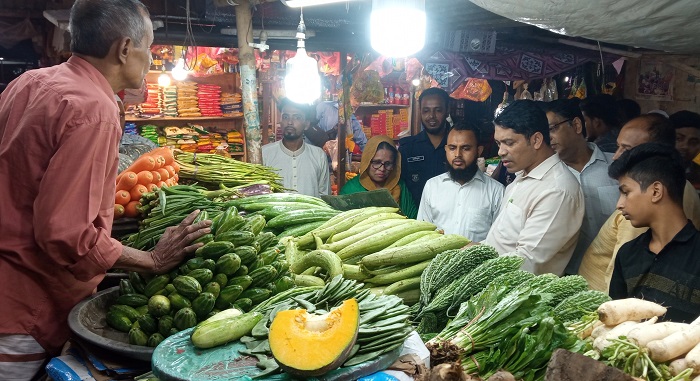 চাঁদপুরে বিশেষ টাস্কফোর্সের অভিযানে ৪ প্রতিষ্ঠানকে জরিমানা