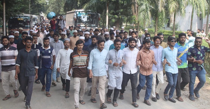 স্বৈরাচারের দোসরদের বিচার দাবি ইবি শিক্ষার্থীদের