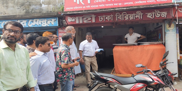 বাগেরহাটে ডেঙ্গু প্রতিরোধে সচেতনতা মূলক লিফলেট বিতরন