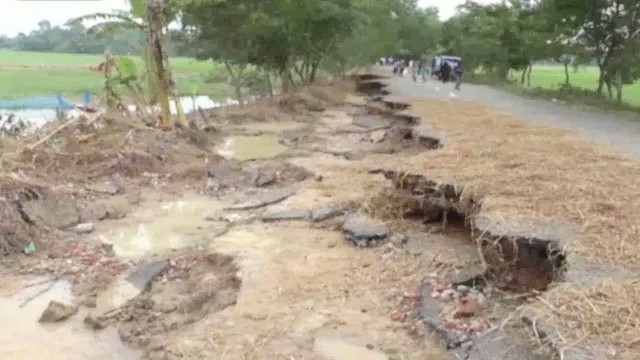 শেরপুরে বন্যার পানি কমায় স্পষ্ট হচ্ছে ক্ষতচিহ্ন; সড়কে ১২৫ কোটি টাকার ক্ষতি