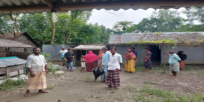 গাইবান্ধায় হত্যার জেরে বাড়িঘর ভাঙচুর, লুটপাটের অভিযোগ