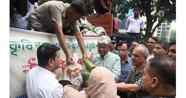 ডিম-আলু, পেঁয়াজসহ ভোক্তারা সুলভ মূল্যে ১০ কৃষি পণ্য পাবে: বাণিজ্য উপদেষ্টা