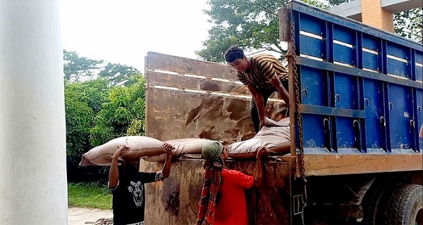 ব্রাহ্মণবাড়িয়ায় ভারতীয় চিনিভর্তি ট্রাকসহ আটক ২