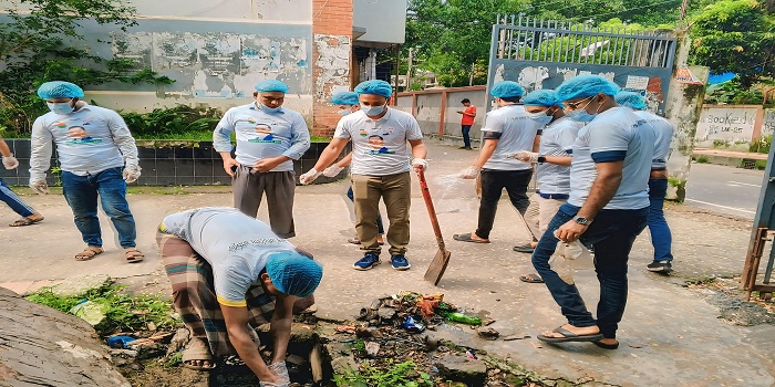 ঢাকা কলেজ ছাত্রদলের ডেঙ্গু প্রতিরোধে পরিষ্কার-পরিছন্নতা কর্মসূচি