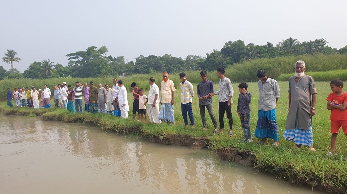 মেঘনা নদী ভাঙন রোধে মতলব উত্তরে মানববন্ধন