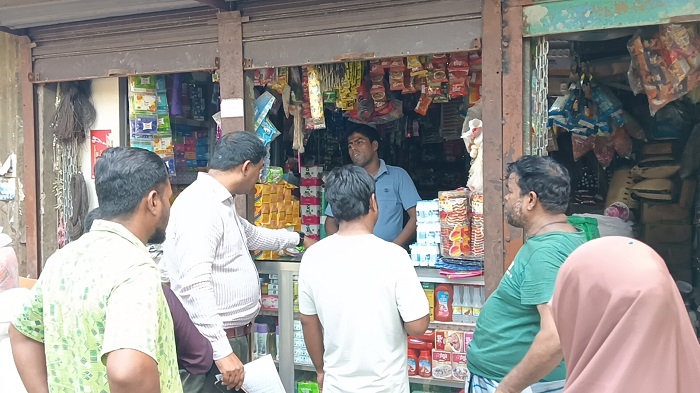 মানিকগঞ্জের সাটুরিয়ায় বাজার নিয়ন্ত্রণে অভিযান