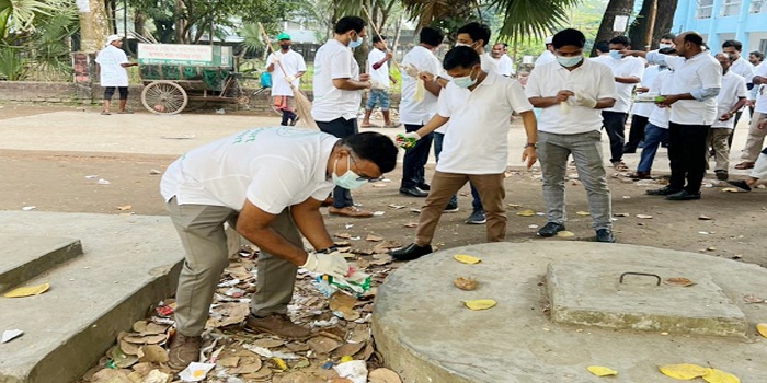 চাঁদপুরে আদালত প্রাঙ্গন পরিচ্ছন্ন রাখতে কর্মসূচি