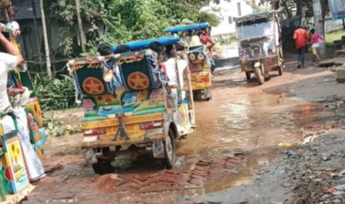 গাজীপুরে দুই কিলোমিটার কাঁচা সড়কে ভোগান্তির শেষ নেই