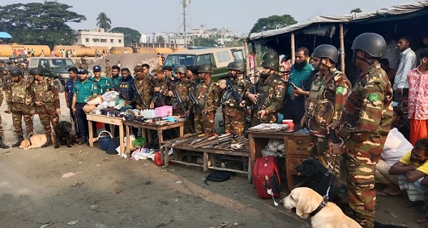 টঙ্গীতে যৌথ বাহিনীর অভিযান, শতাধিক নারী-পুরুষ আটক