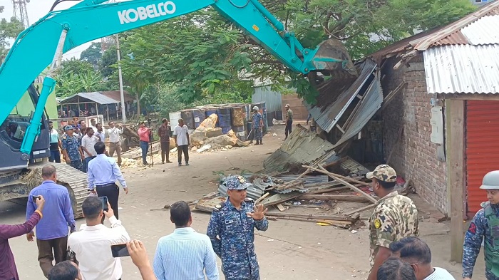 মোংলা বন্দরের একাধিক অবৈধ স্থাপনা উচ্ছেদে অভিযান