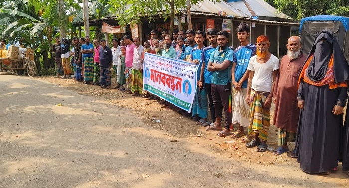 কালিয়াকৈরে নিখোঁজ মোস্তফাকে ফিরে পেতে মানববন্ধন