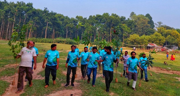 ময়মনসিংহে বানরের খাদ্য সংকট মেটাতে ফলজ গাছ রোপণ