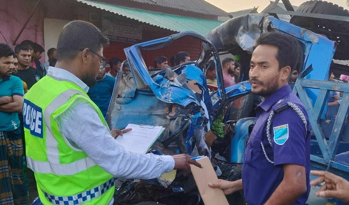 টাঙ্গাইলে সড়ক দর্ঘটনায় নিহত ৪ জনের পরিচয় মিলেছে