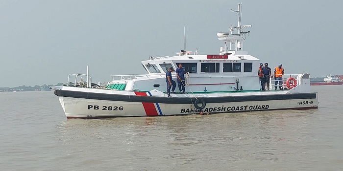 এলপিজি বহনকারী জাহাজের ধাক্কায় কয়লাবাহী জাহাজের ১ জেলে নিঁখোজ