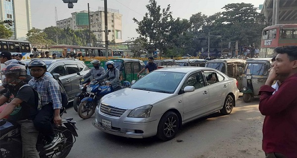 ৬ ঘণ্টা পর মহাখালীতে যানচলাচল শুরু