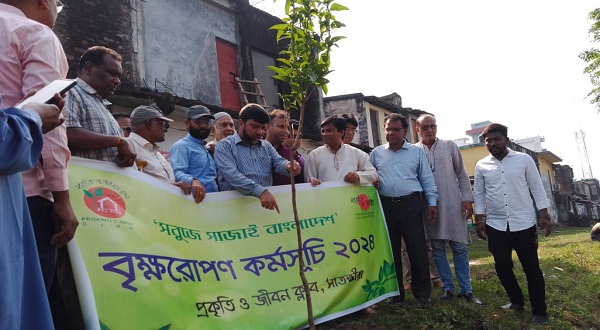 সাতক্ষীরায় চ্যানেল আই-প্রকৃতি ও জীবন ক্লাবের বৃক্ষরোপন কর্মসূচি উদ্বোধন