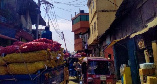 ঊর্ধ্বমুখী সবজির দাম, ব্যাচেলরদের খাদ্য তালিকা থেকে বাদ পড়ছে আলুও