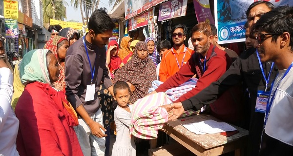 ঝিনাইদহে বিজয় দিবস উপলক্ষে শীতবস্ত্র বিতরণ