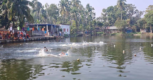 শহীদ বুদ্ধিজীবী দিবসে বাগেরহাটে সাঁতার প্রতিযোগিতা