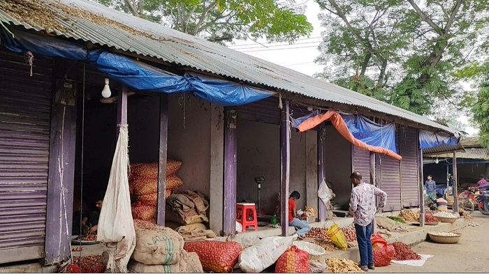 সরকারি জমিতে মহিলা আ.লীগ সভাপতির মার্কেট নির্মাণ