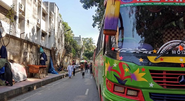 ৬ মাসে ঢাকা কলেজে ৭০ বাস আটক, প্রতিকারে কার্যকরী সমাধান চান শিক্ষার্থীরা