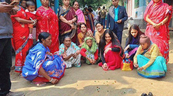 আগৈলঝাড়ায় আড়াইশ বছরের ঐতিহ্যবাহী মারবেল মেলা অনুষ্ঠিত