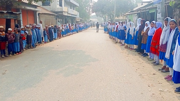 সরিষাবাড়ীতে বিপুল হত্যার আসামিদের ফাঁসির দাবিতে মানববন্ধন