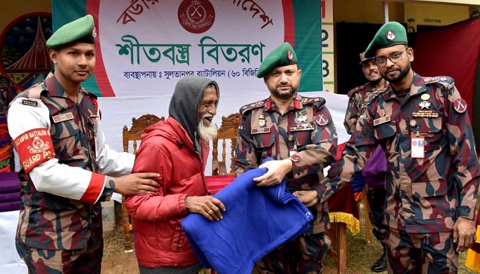 কসবায় ২০০ শীতার্তের মাঝে বিজিবির শীতবস্ত্র বিতরণ