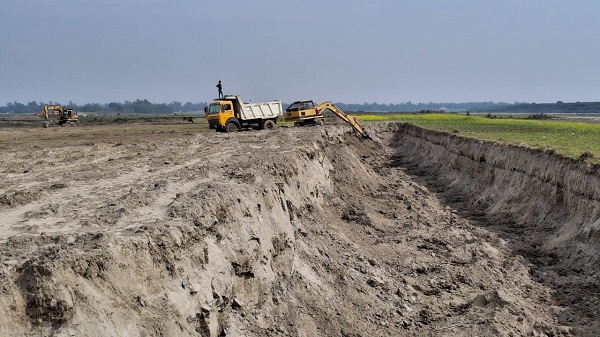 বিএনপি ও আওয়ামিলীগের যোগসাজশে পাবনায় অবৈধভাবে বালু উত্তোলন