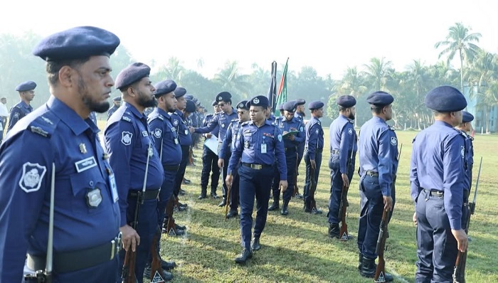 চাঁদপুরে জেলা পুলিশের মাস্টার প্যারেড