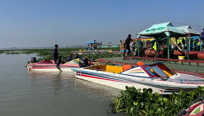 রায়পুরায় বালু মহালের ড্রেজার থেকে ভ্রাম্যমান আদালতকে লক্ষ্য করে গুলি