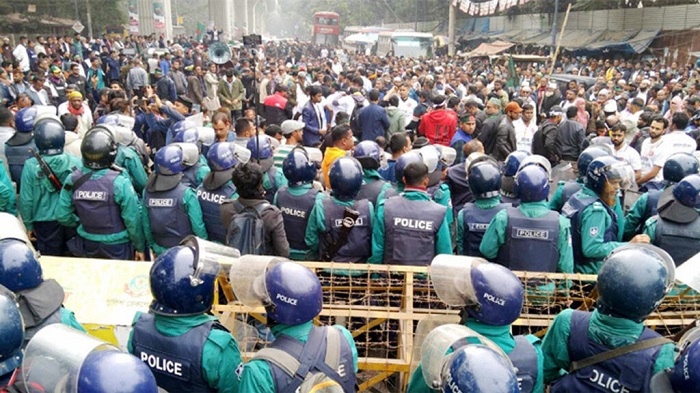 বিডিআর জওয়ানদের মুক্তির দাবিতে যমুনা অভিমুখে পদযাত্রা, পুলিশের বাধা