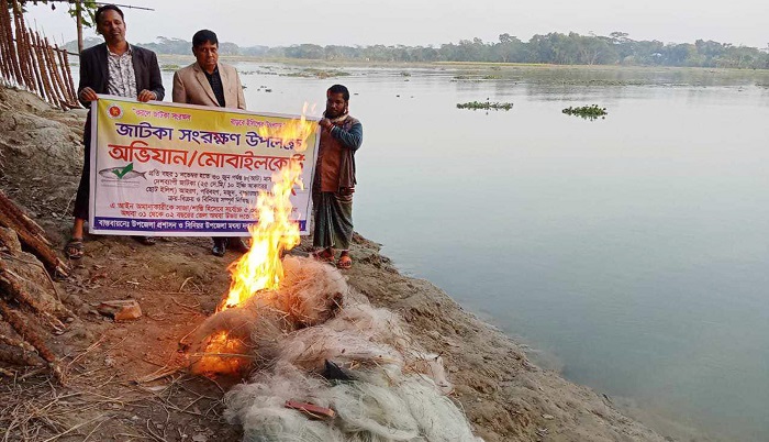 মাদারীপুরের কালকিনিতে লক্ষাধিক টাকার অবৈধ কারেন্ট জাল জব্দ