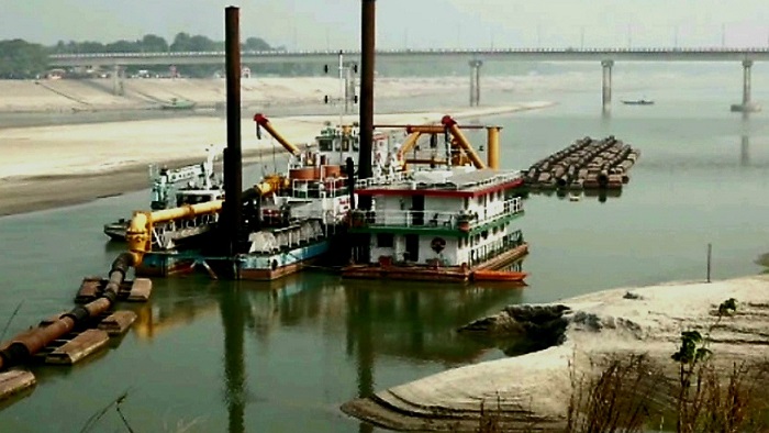 দুষ্কৃতকারীদের হুমকিতে গড়াই খননকাজ বন্ধ, থানায় অভিযোগ